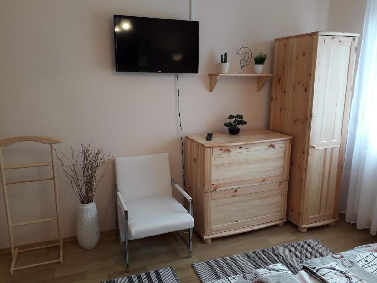 Appartamento Golden Apartman Tiszafüred Esterno foto